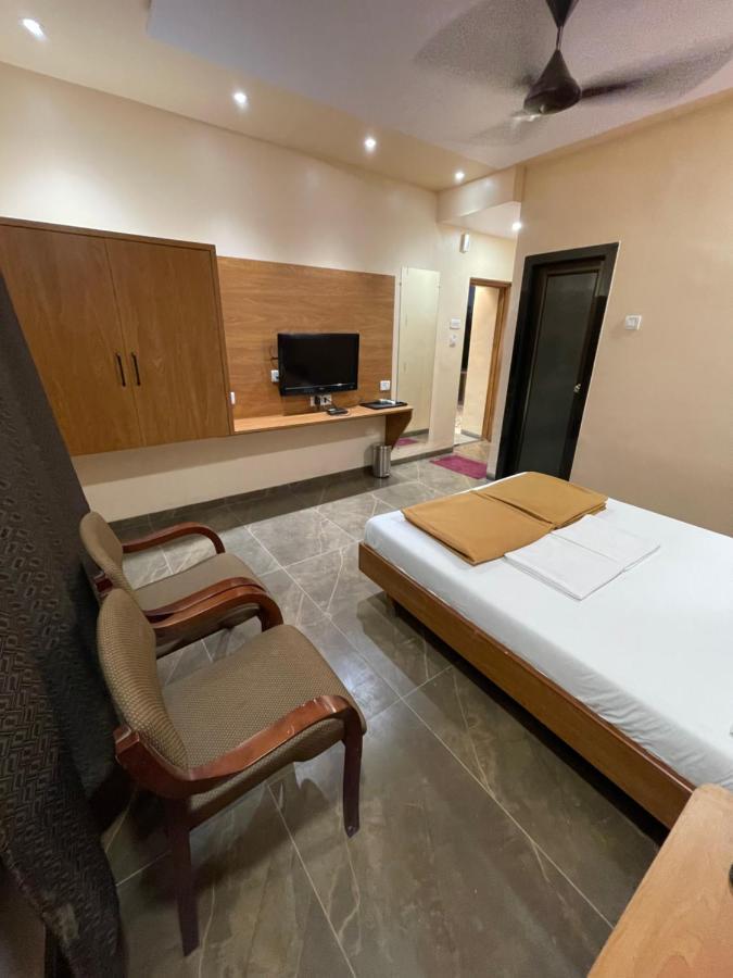 Hotel Vardhan Silvassa Zewnętrze zdjęcie