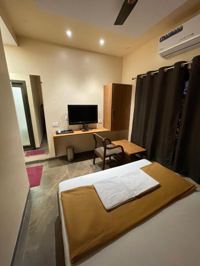 Hotel Vardhan Silvassa Zewnętrze zdjęcie