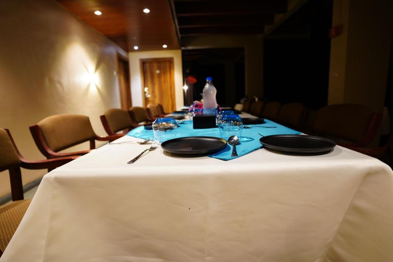 Hotel Vardhan Silvassa Zewnętrze zdjęcie